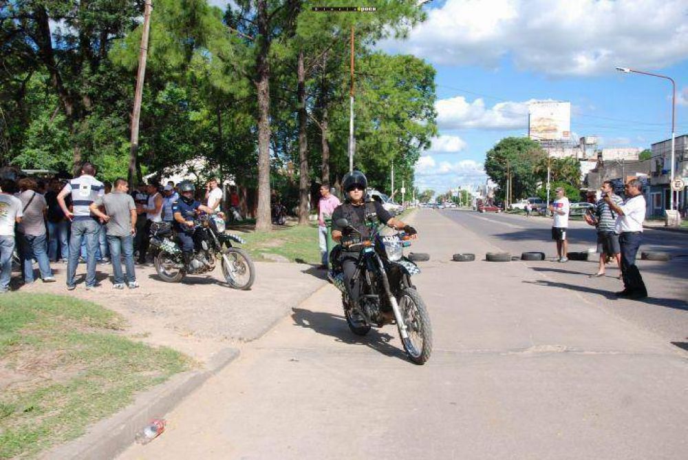 Luego de una jornada de pujas, se destrab� el conflicto policial