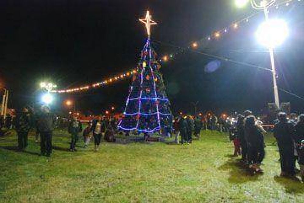 Encendieron el �rbol de Navidad en la costanera