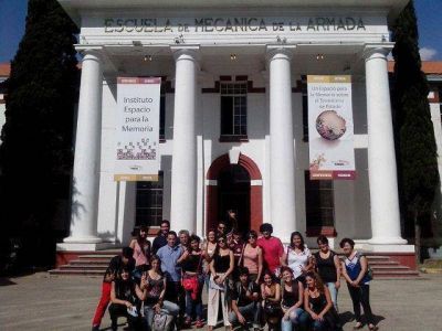 J�venes de Lan�s visitaron el Espacio de Memoria y DDHH (ex ESMA)