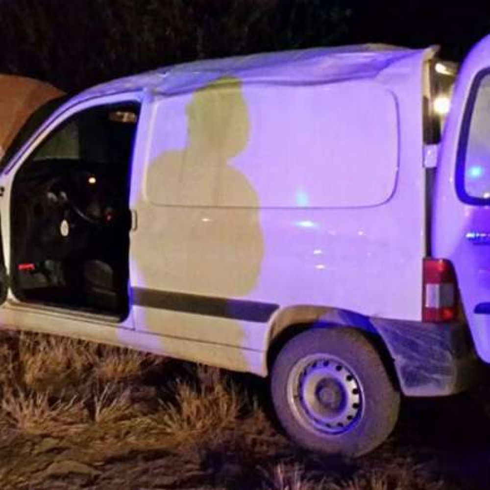 Vuelco en la madrugada dej� a un chofer con heridas leves