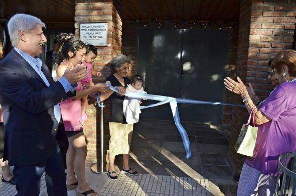 Luis Andreotti inaugur� el renovado Centro de Salud Piaggi en Virreyes