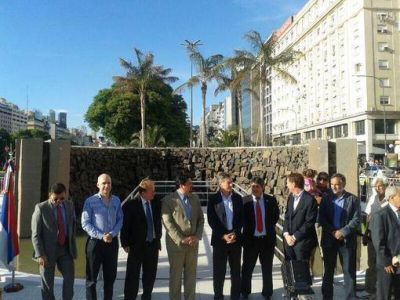 Las Cataratas y Andresito tienen su monumento en pleno centro porteo