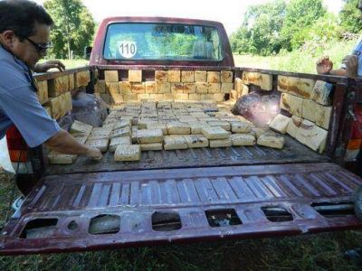Secuestran una camioneta con 250 kilos de marihuana y un autom�vil con cigarrillo de contrabando 