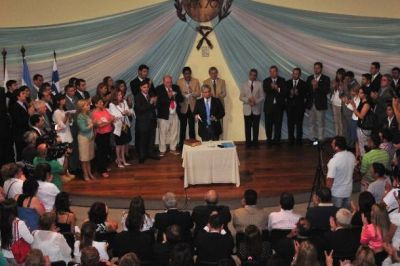 M�s de 20 funcionarios provinciales juraron sus cargos