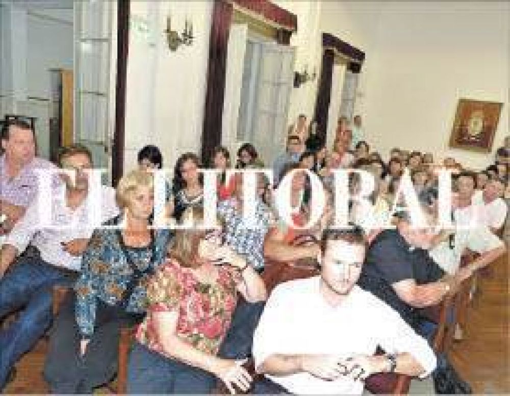 Esperanza demanda escuelas secundarias