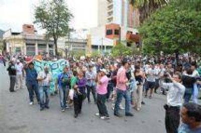 Un grupo reducido de polic�as no acept� la propuesta salarial del Gobierno y seguir� de paro