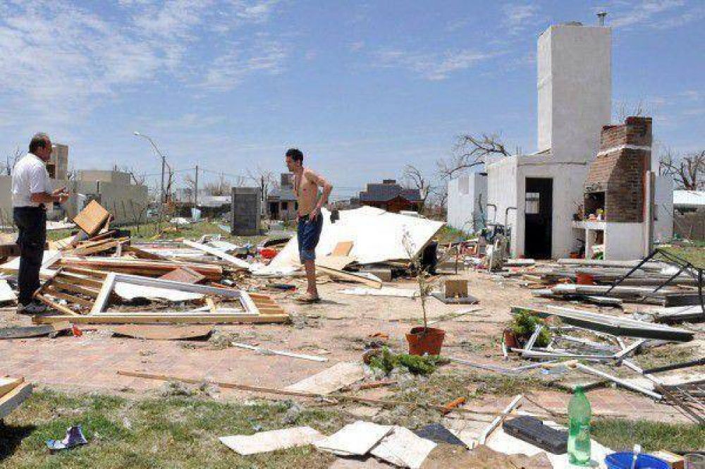 La Naci�n asiste a cordobeses damnificados por el temporal