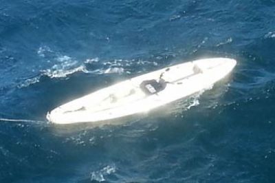 Prefectura encontr� el kayak que faltaba y los familiares encontraron un chaleco salvavidas