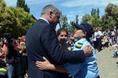Buzzi destac� el compromiso de la Polic�a y confirm� el incremento salarial