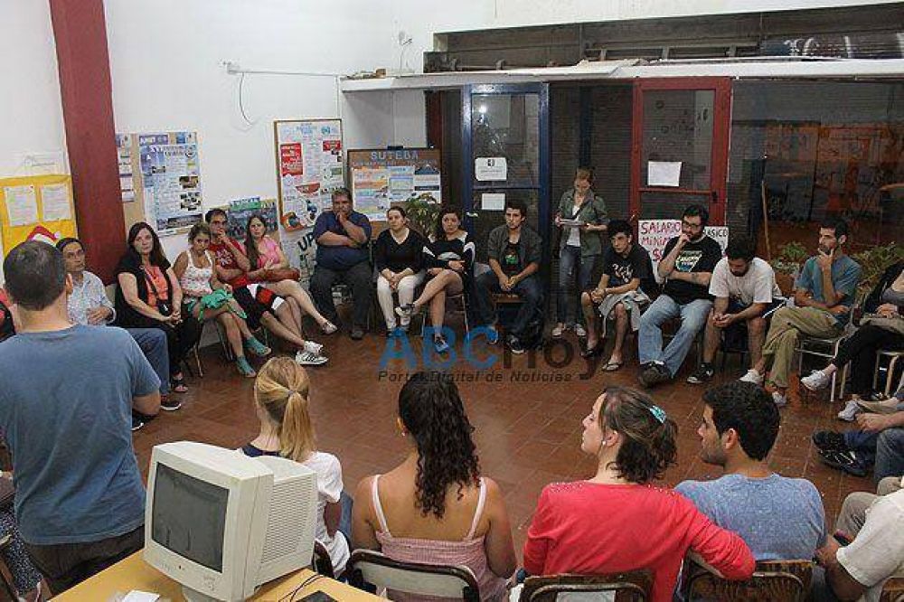 Docentes autoconvocados tomaron la Secretar�a de Asuntos Docentes