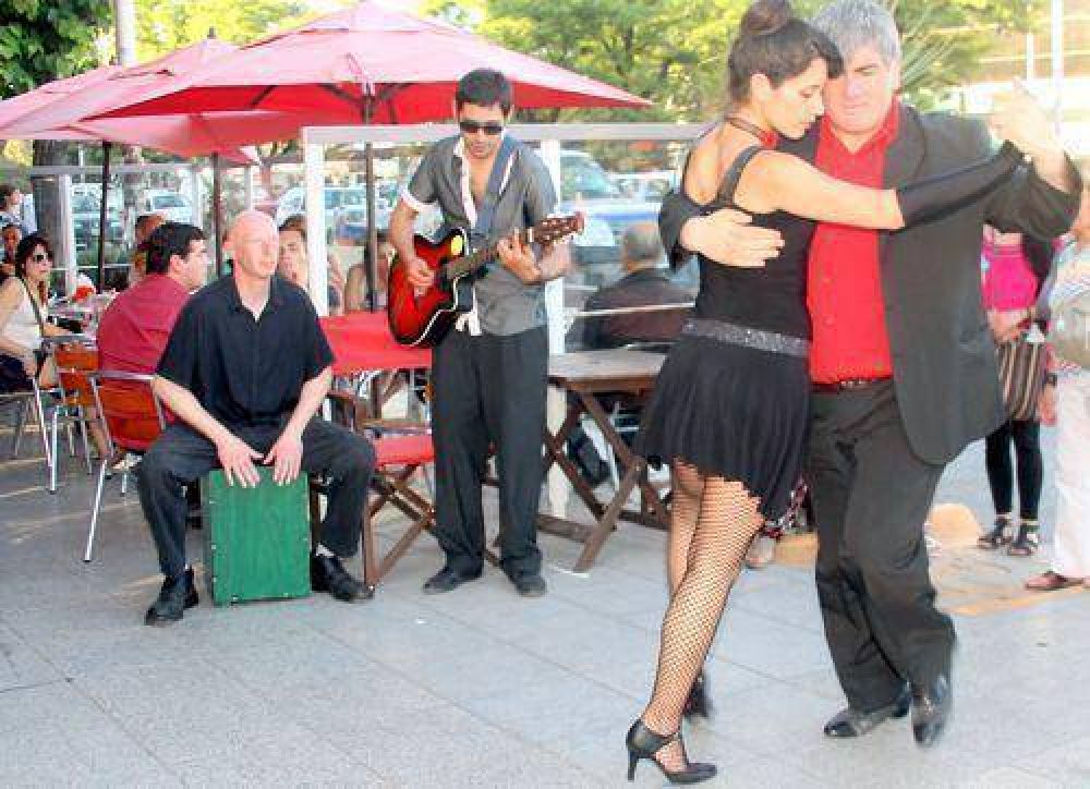 El tango se hizo presente en el centro de la ciudad 