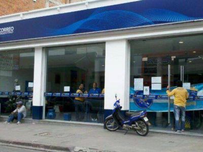 Contin�a la protesta en el Correo Argentino
