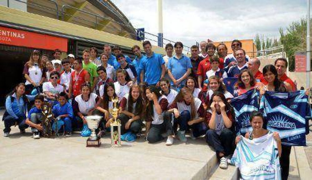 La Secretar�a de Deportes reconoci� a deportistas mendocinos que se destacaron durante el 2013