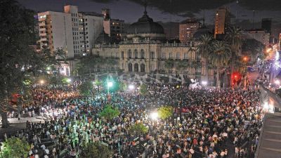 Una multitud grit� su hartazgo por el caos