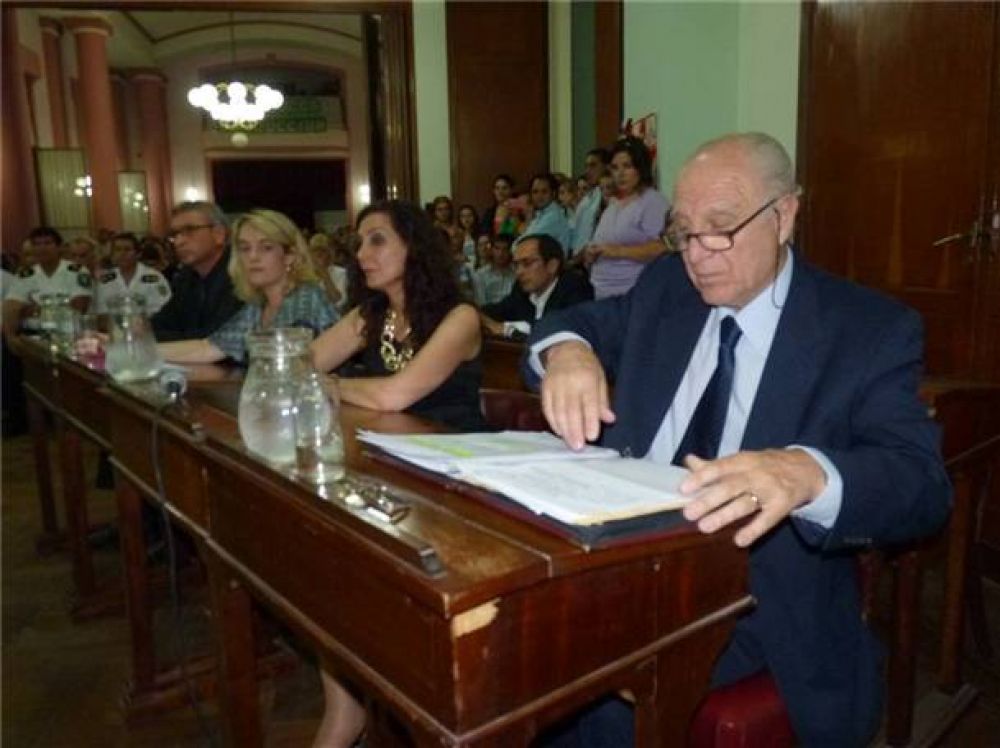 Despu�s de varias idas y vueltas, Siro Flores sigue siendo el presidente del Concejo