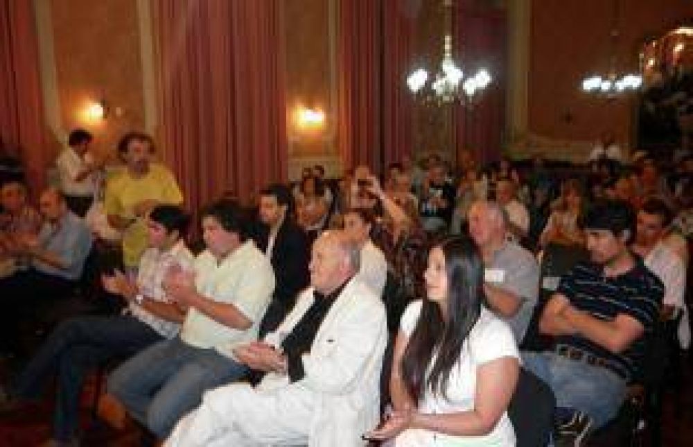 Leopoldo Moreau : �Hubiera sido el peor error suspender el acto por la democracia"