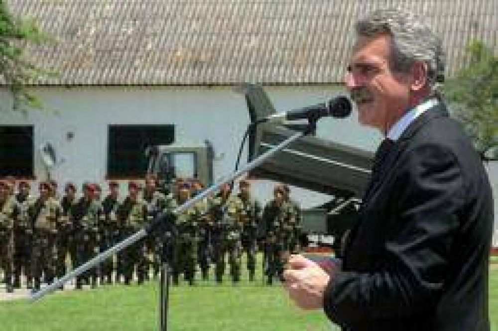 "Las fuerzas de seguridad deben ser conducidas por el poder pol�tico y civil"