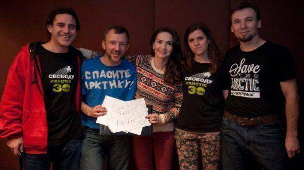 Natalia Oreiro visit a los activistas de Greenpeace en Rusia