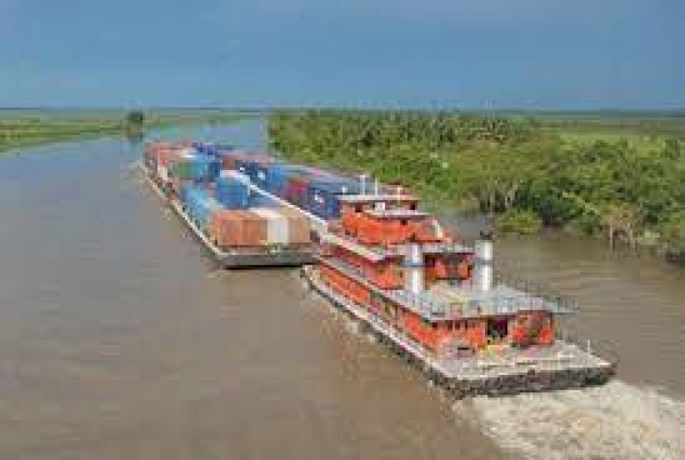 Barcaza retir� contenedores con piso de palo santo desde el Puerto de Formosa