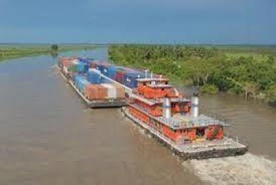Barcaza retir� contenedores con piso de palo santo desde el Puerto de Formosa