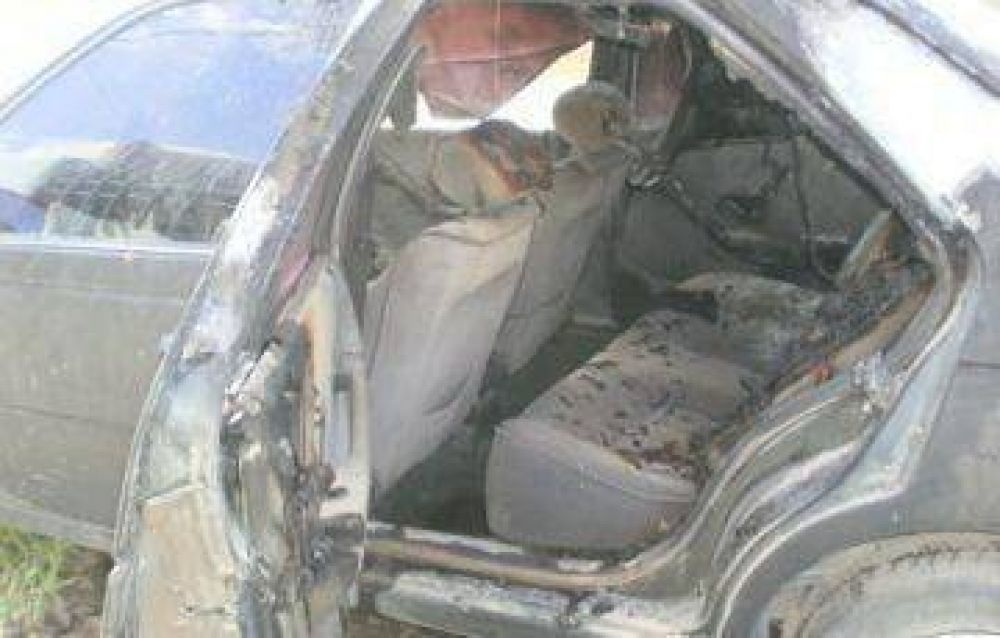 Incendiaron el auto de un periodista en la zona sur