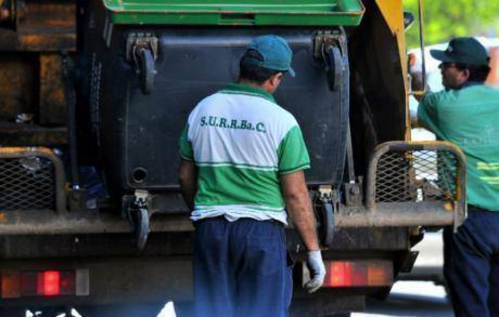 Basura: abren sobres y reciclan contratos