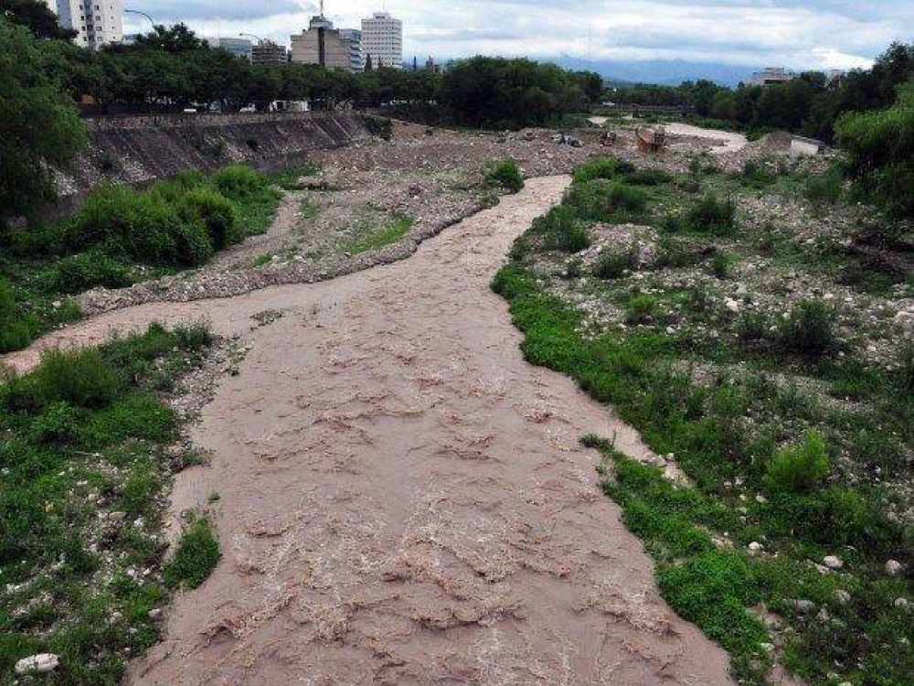 Primeras crecidas del r�o Chico de esta temporada