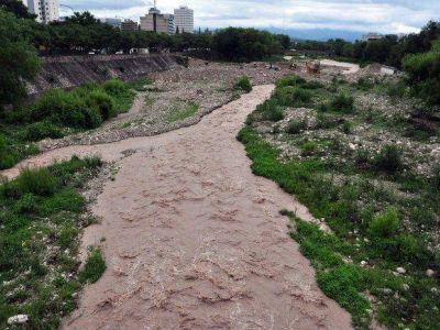 Primeras crecidas del r�o Chico de esta temporada