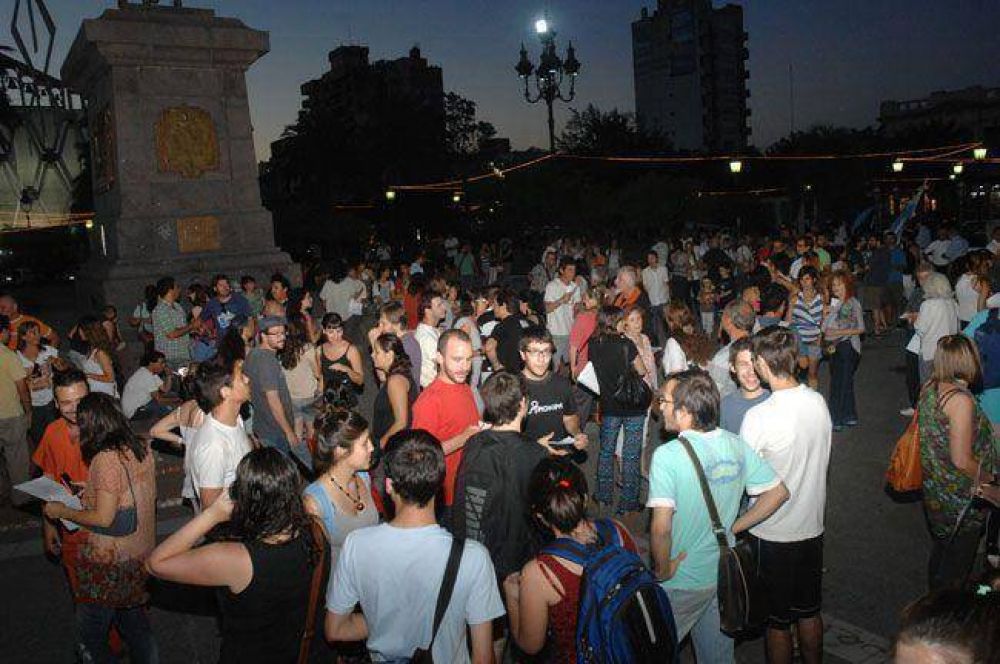 Concentraci�n �en defensa de la democracia�