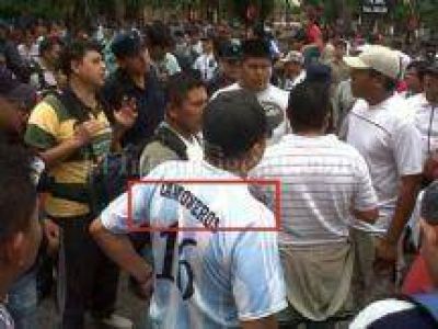 Gremialistas afines a Moyano fogonean el conflicto y rodean el Ministerio de Seguridad de Salta