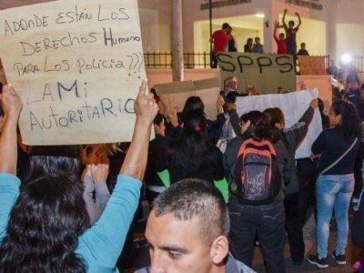 La protesta policial termin� anoche con clima tenso en el 911