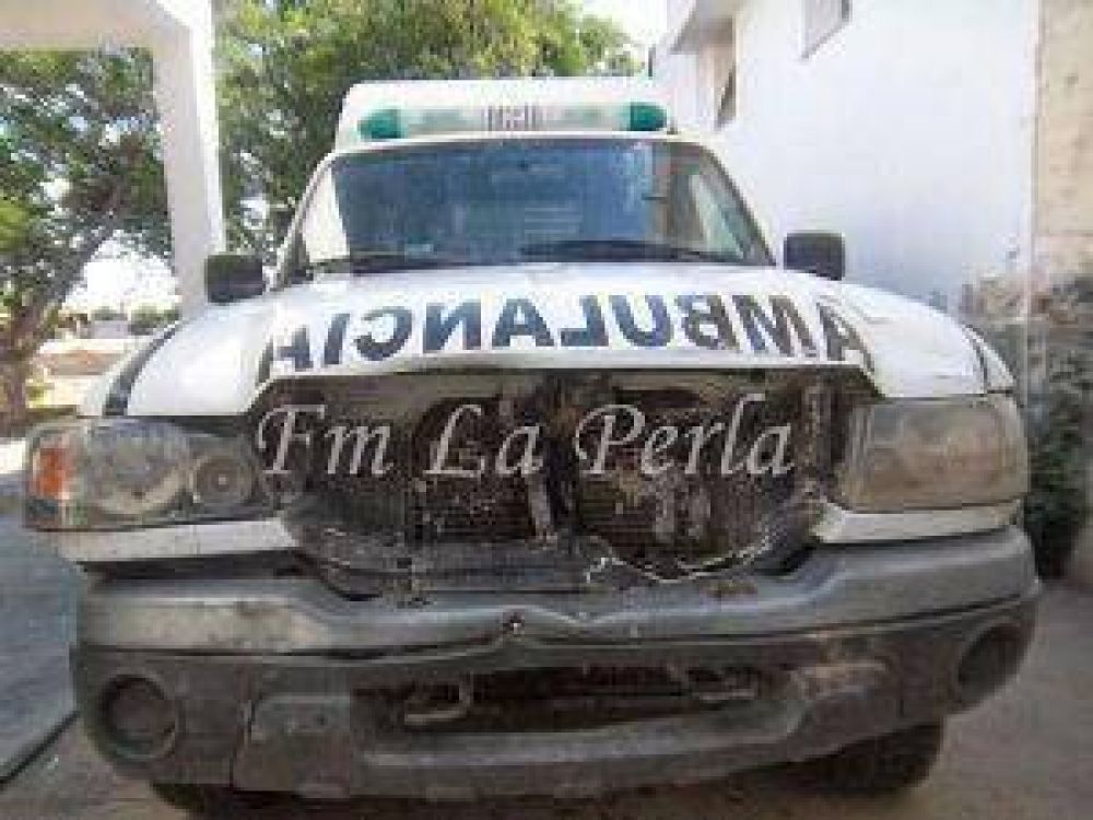 Ambulancia choc� de frente con un animal en la ruta 46