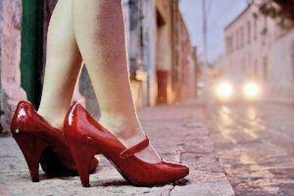 Denuncian una nueva modalidad para prostituir a menores en Santiago