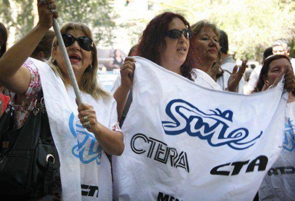 El plan de lucha de los estatales contin�a hoy con una marcha a la Legislatura