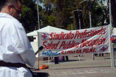 Renuncian m�dicos en el Bouquet Roldan y el gobierno convoca a mesa de negociaci�n