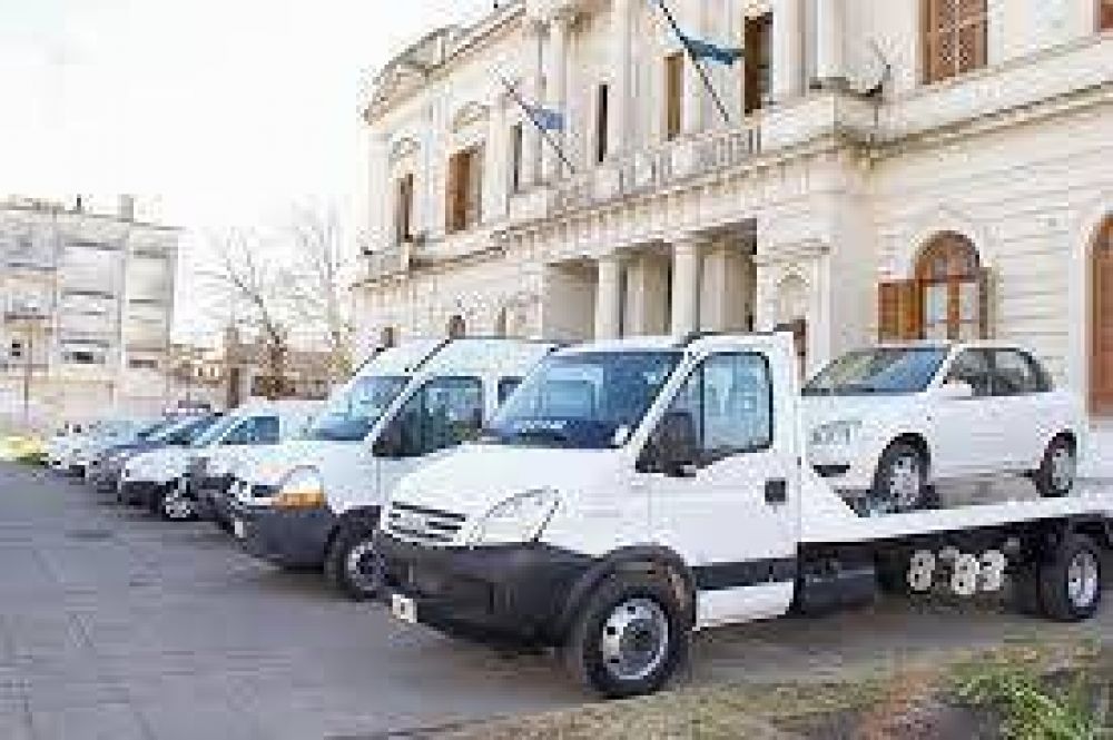 Inza firm� un convenio con Naci�n Leasing para la compra de veh�culos para el �rea de Obras P�blicas