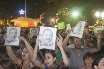 "Alperovich est� nocaut: tiene que sacarse el traje de vendedor de autos y convertirse en jefe del Estado"