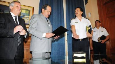 Asumi� el nuevo jefe de Polic�a, y pidi� a la fuerza de seguridad �lavarse la cara�