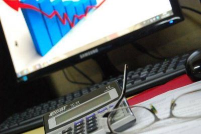 Por los sucesivos pedidos de aumentos salariales eval�an una reforma tributaria