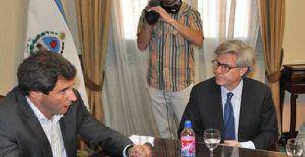 U�ac se reunir� hoy con directivos de Barrick 