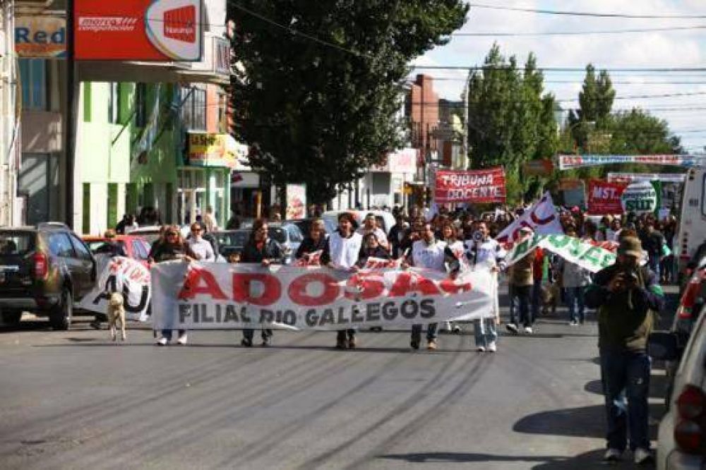 ADOSAC consider� que se encuentra en riesgo el inicio de clases 2014