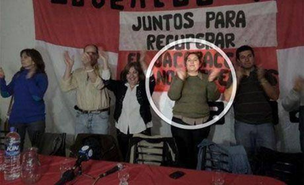 Es concejal electa, pero renunci� para ser cajera en un supermercado