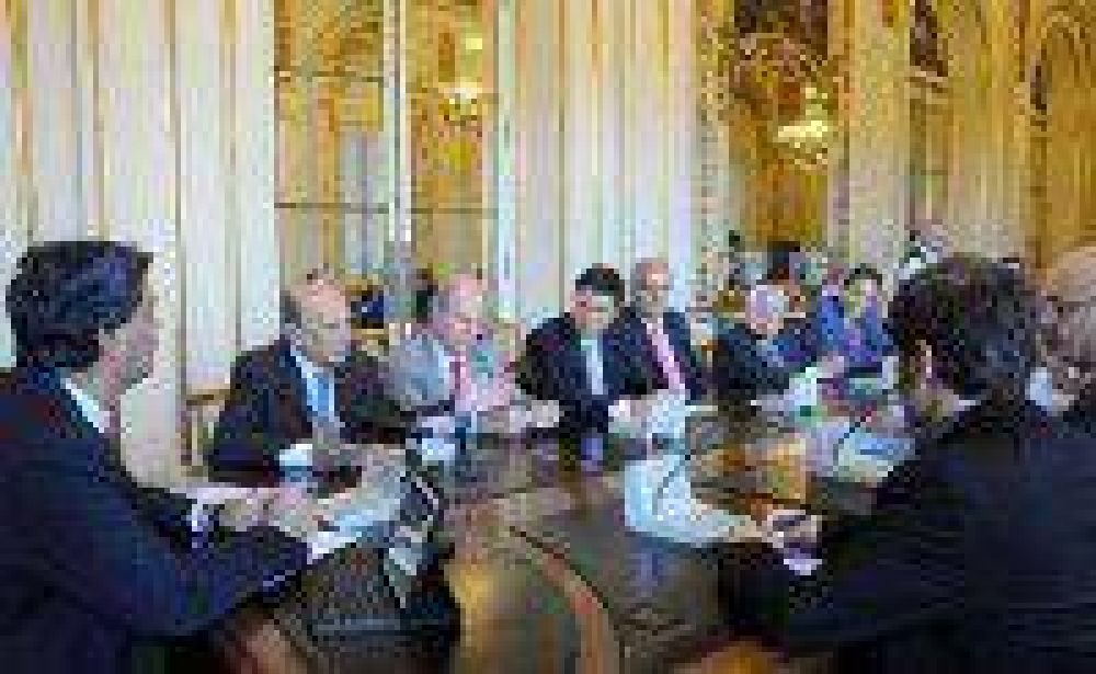 Capitanich, Kicillof y Tomada se reunieron con supermercadistas