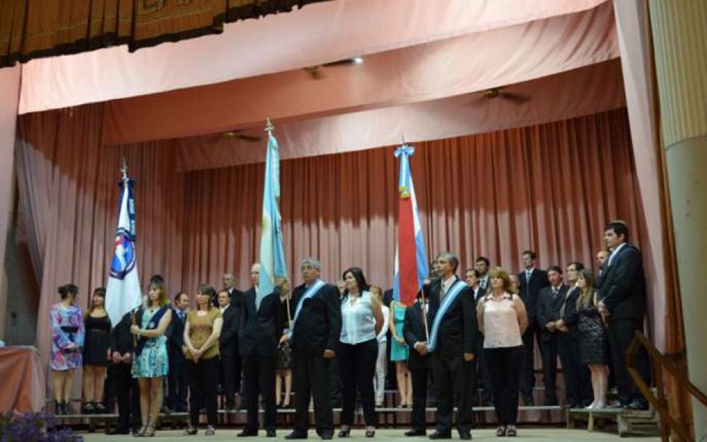 Egresaron 52 profesores de la Escuela Normal