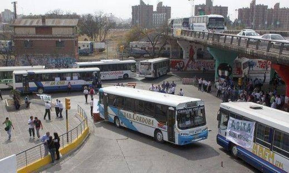 Aoita levant� el paro y circula normal el transporte interurbano