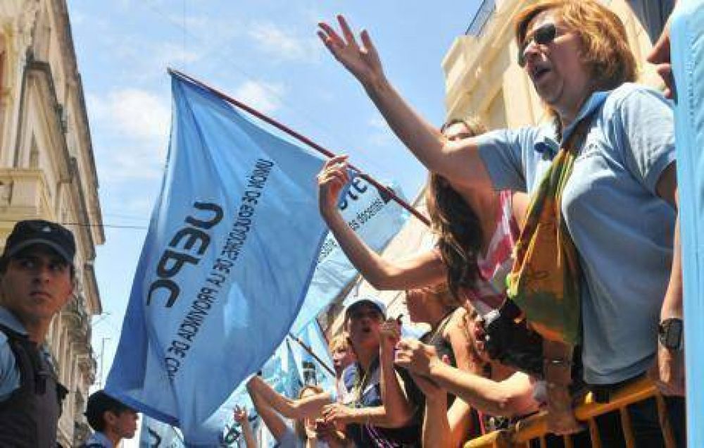 Bono de $800 para los docentes
