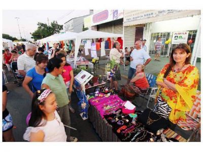 Con espect�culos y promociones, Facundo Zuvir�a se viste de fiesta