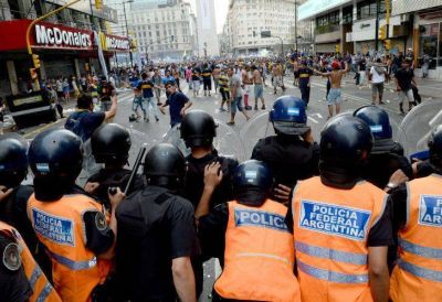 Padre del joven asesinado niega v�nculo con destrozos de Boca