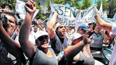 Efecto domin�: Crecen los reclamos salariales de estatales en las provincias
