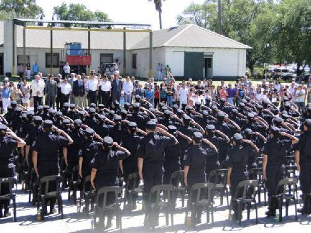 Acto de colaci�n de la Escuela de Polic�a: Passaglia anunci� que 60 egresados quedar�n trabajando en la ciudad
